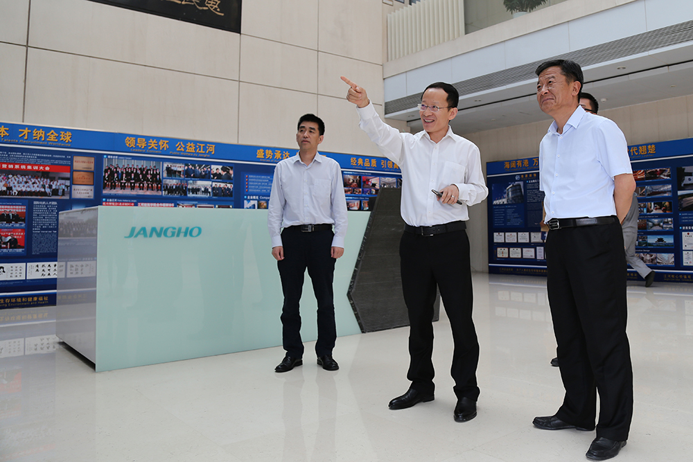 阜阳市颍州区人大常委会主任吕登虎一行到我司调查